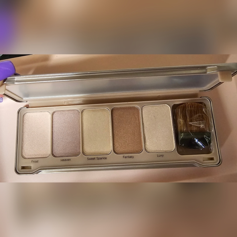 Beauty Creations Highlighter Pallet